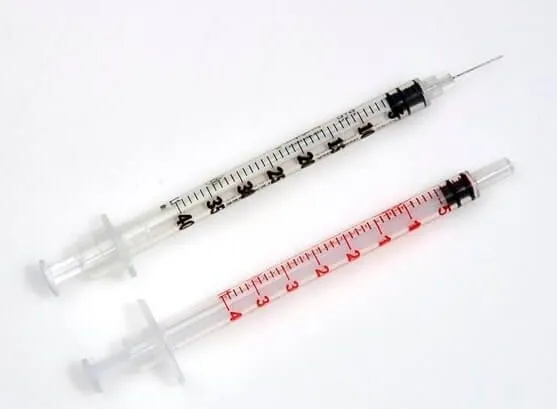 Penta-fine Seringues Insuline 40 UI 1ml G25 Aiguille Montée (boîte De 100) 3 Penta-fine Seringues Insuline 40 UI 1ml G25 Aiguille Montée (boîte De 100)